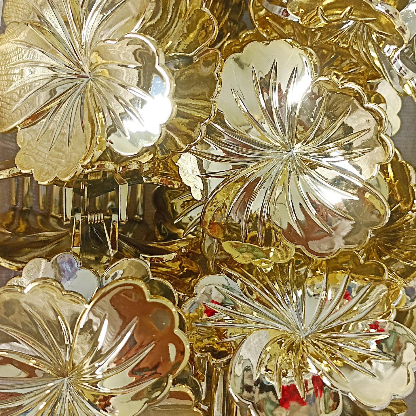 Hibiscus Gold Claw Clip