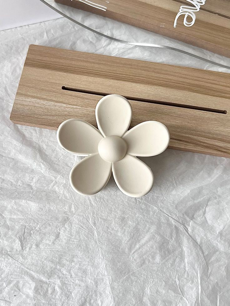 Daisy Claw Clip