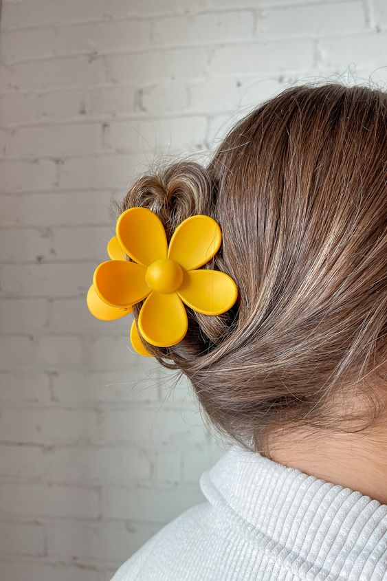 Daisy Claw Clip